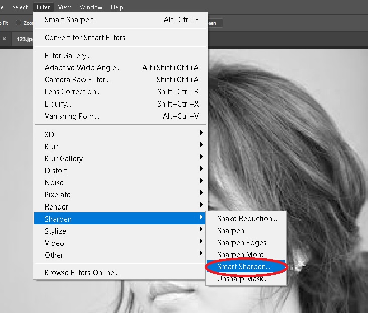 Chọn tab Filter, bấm chọn Sharpen, chọn Smart Sharpen